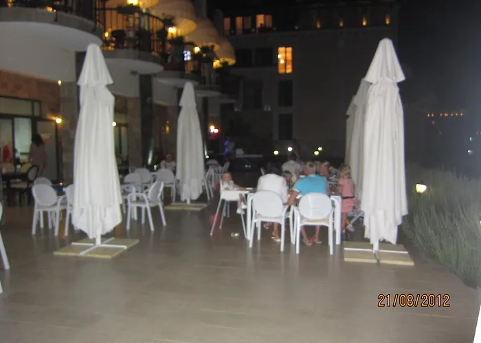 Nedev's In Kavatsi Area 索佐波尔