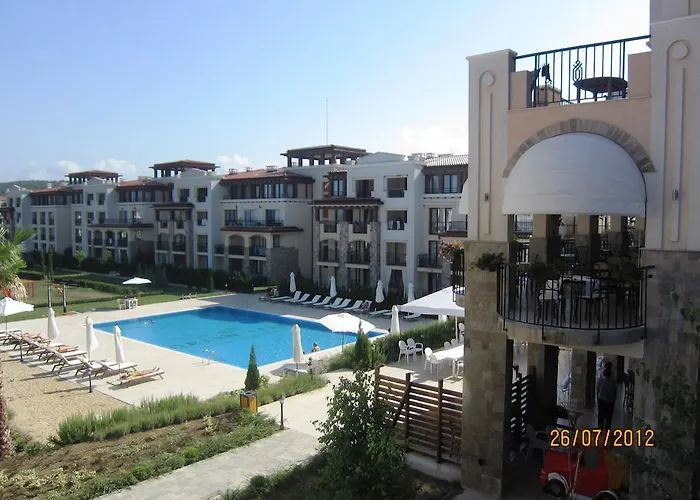 Nedev's In Kavatsi Area 索佐波尔