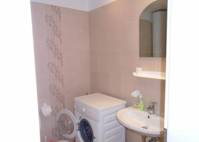 Nedev's In Kavatsi Area 索佐波尔