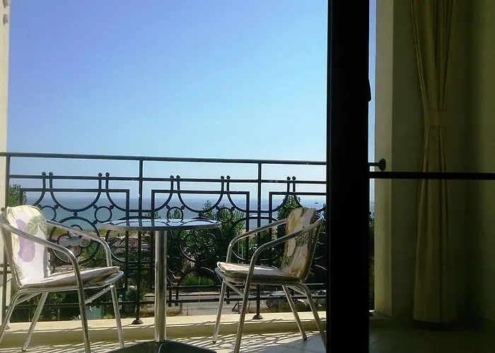 Nedev's In Kavatsi Area * 索佐波尔