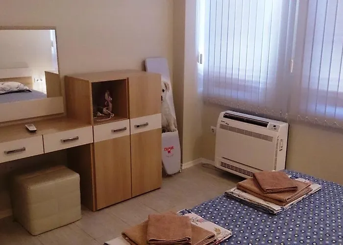 Nedev's In Kavatsi Area * 索佐波尔