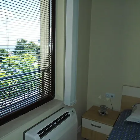 아파트 Nedev's In Kavatsi Area